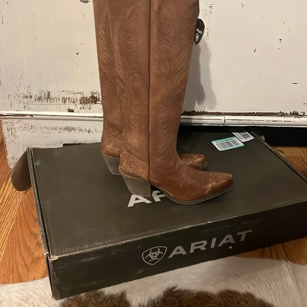 Ariat Brown Heeled Boots with Classic Western Style - Picture 3 of 17